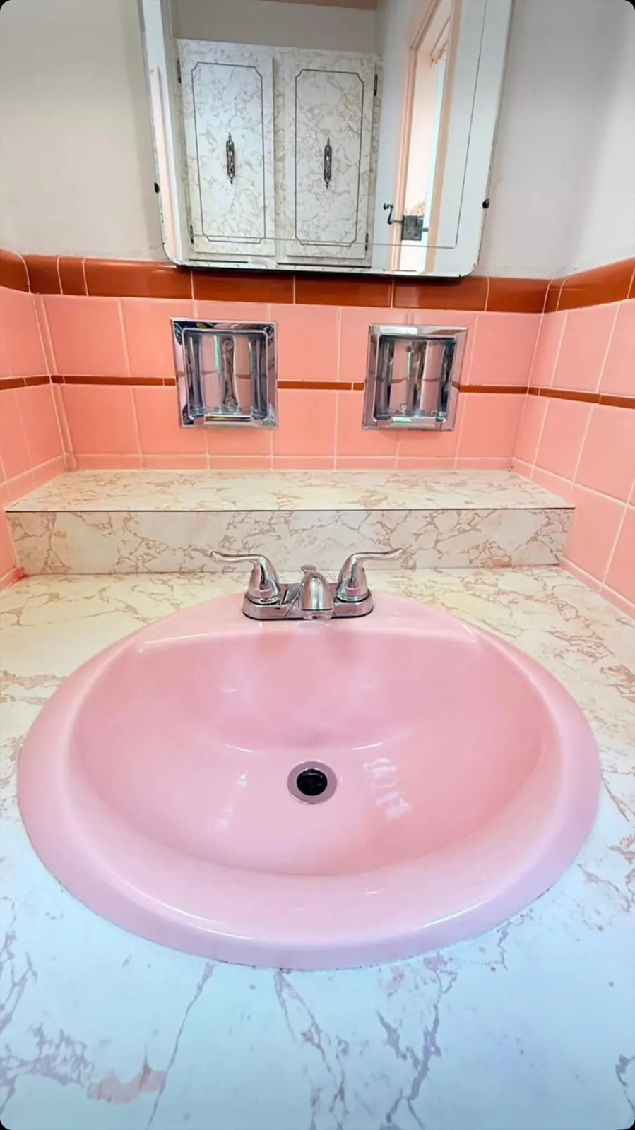 Bathroom sink deep cleaning in the North Shore